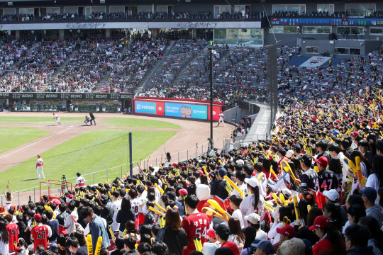 4월 9일 광주기아챔피언스필드에서 열린 프로야구 두산 베어스와 KIA 타이거즈의 경기.  <연합뉴스>